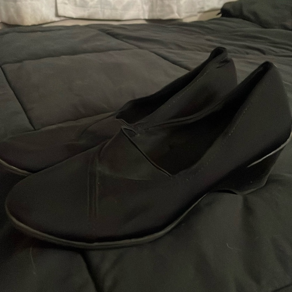 Black 2/3 inch wedged heels